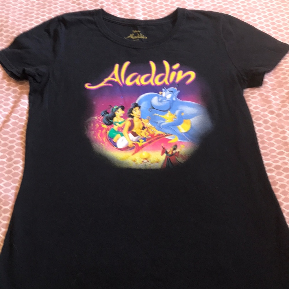 Disney Aladdin T-shirt in good condition, junior size medium